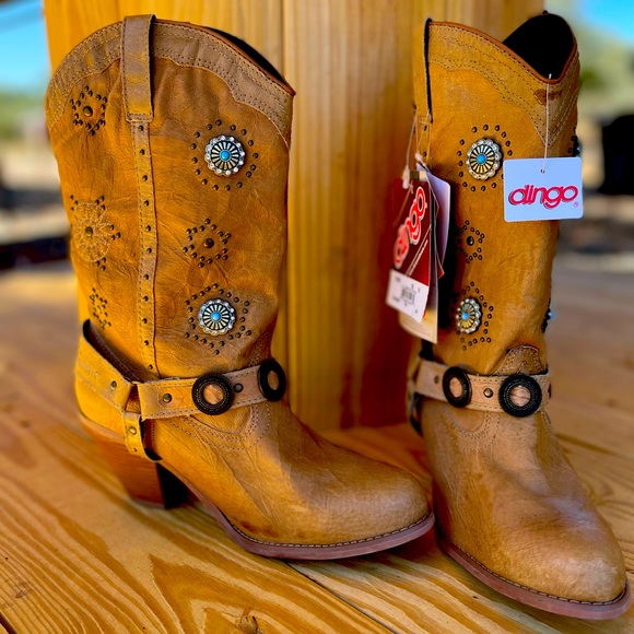 New never worn Dingo cowboy boots. - Picture 1 of 3
